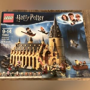 Lego Harry Potter the Hogwarts Great Castle - Item 75954 New in Box - 878 pieces
